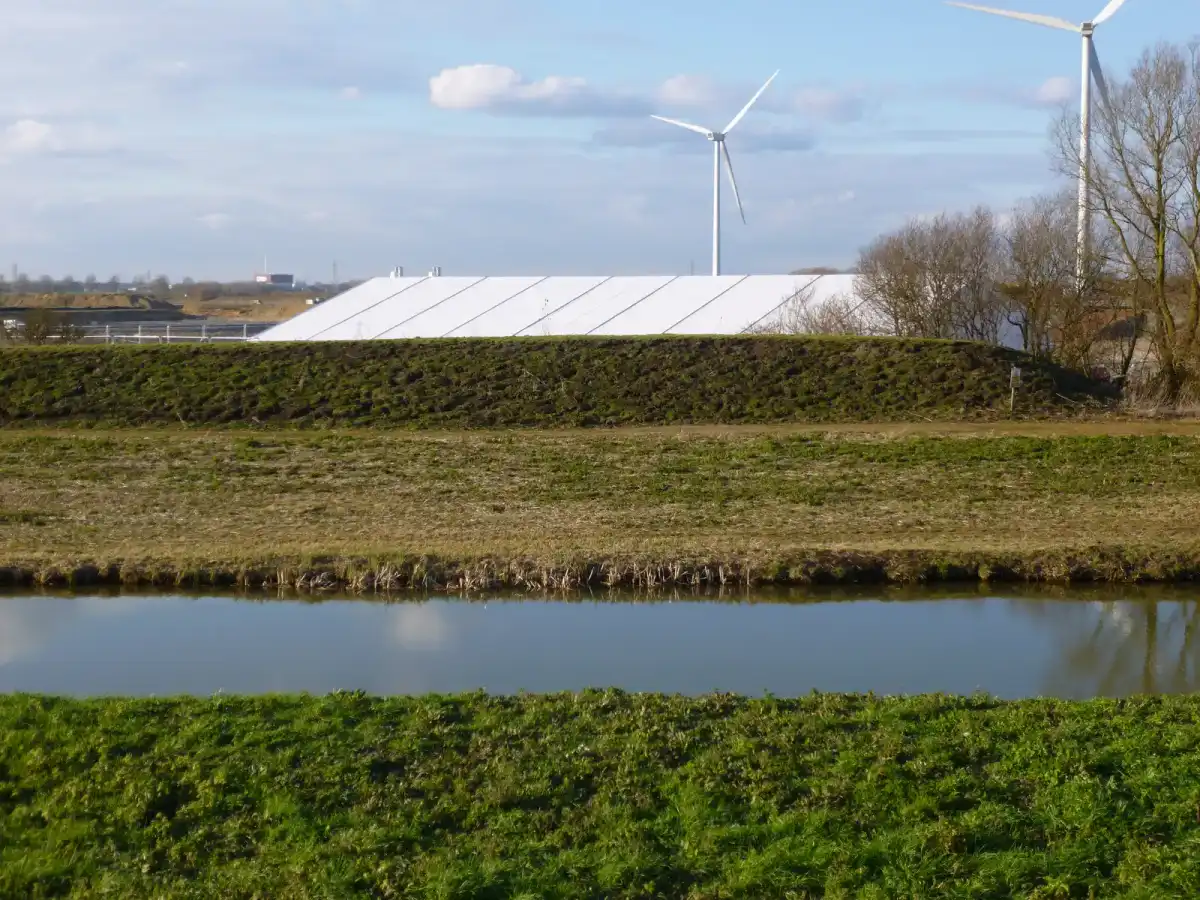 Must Farm opgravingslocatie aan het water, Cambridgeshire.